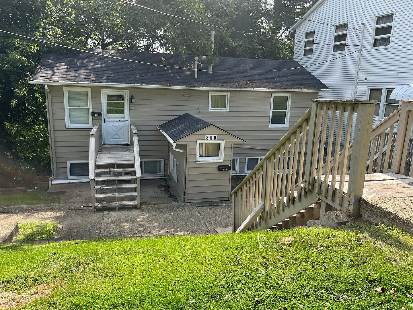 Oakdale - Small House — Photo 1