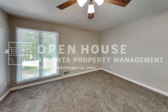 1100 Lake Dr — Photo 18