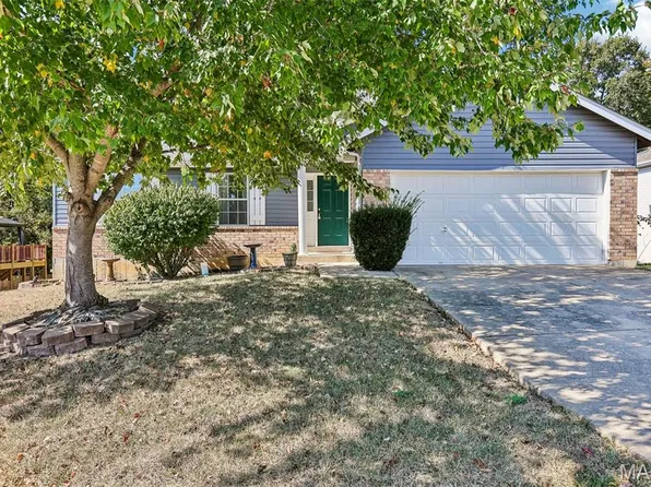 2038 Peine Forest Dr, Wentzville, MO 63385