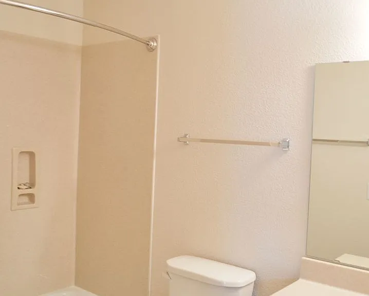 Larpenteur Estates Apartments — Photo 91