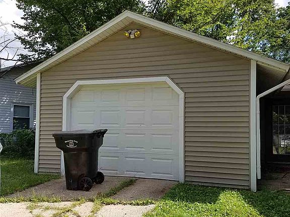 3rd image of 434 Chamberlin Dr