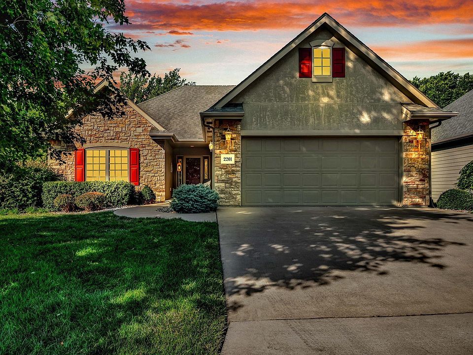2201 SW Millers Glen Dr, Topeka, KS 66614 Zillow