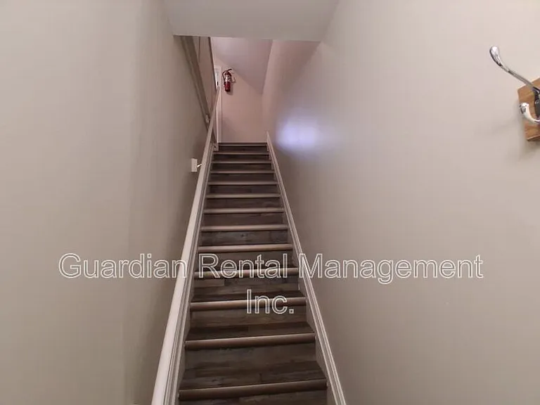 623 Vickers St N #4 — Photo 8