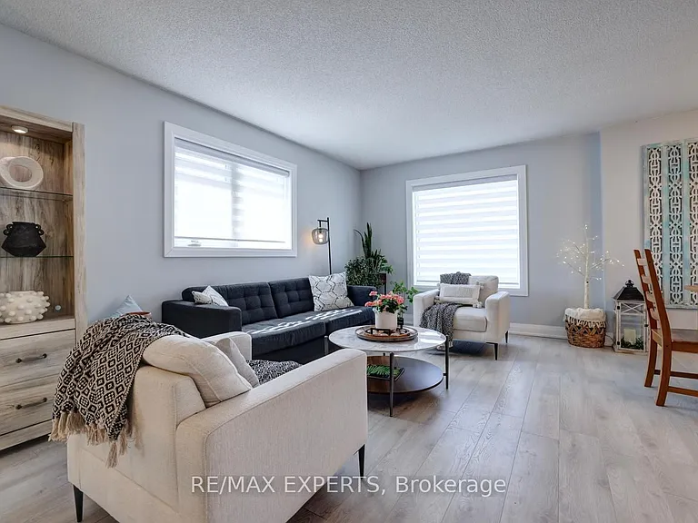 72 Donald Cres — Photo 3
