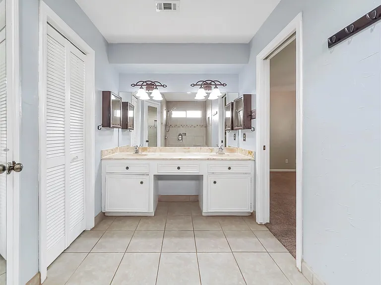 2304 Colleen Dr — Photo 10