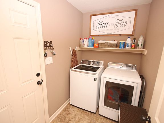 3rd image of 2081 Dandelion Dr