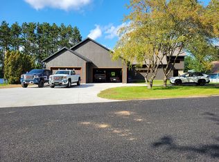 946 Bay View Dr, Mosinee, WI 54455