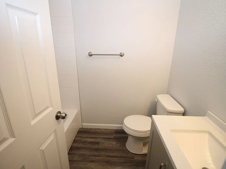 943 E Moreno Ave — Photo 17