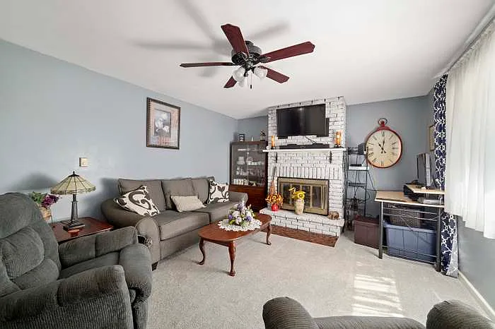 360 David Ct — Photo 3