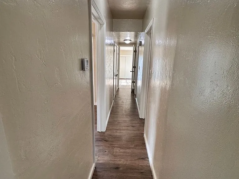 4735 N Thorne Ave — Photo 4