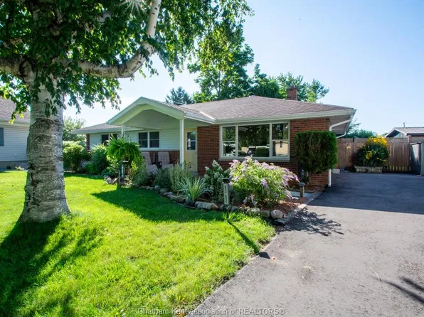 11 Oriole Pkwy, Chatham Kent, ON N7M 5J5