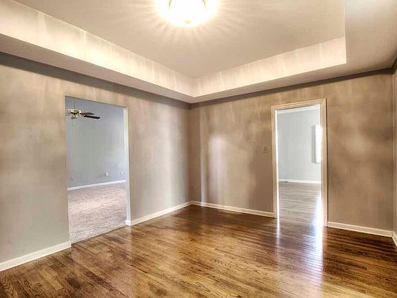 3rd image of 325 Hirst Cir