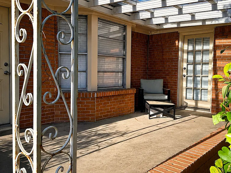2118 Millmar Dr — Photo 2