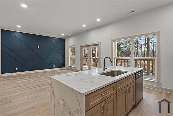 3 bed, 1800 sqft, $3,800 — Photo 4