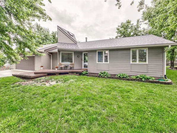 105 E Cedar St, Spring Hill, KS 66083