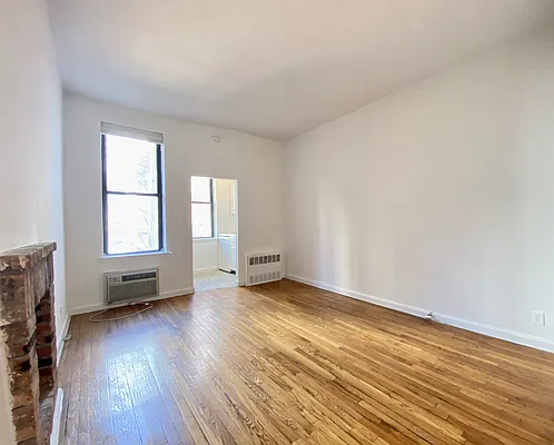 Rented by Bond New York | media 7