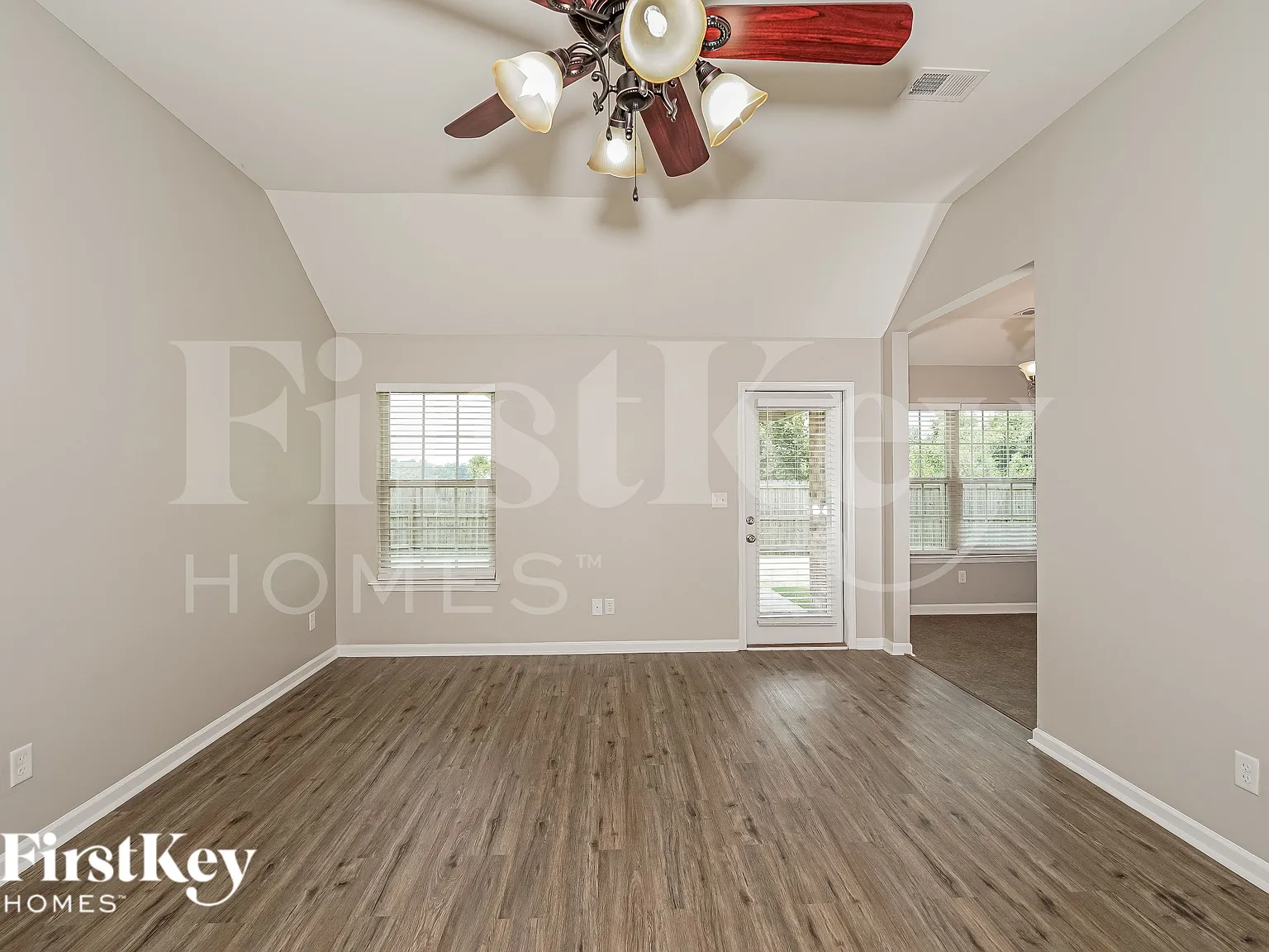 3 bed, 2.0 bath, 1587 sqft, $2,130 — Photo 3