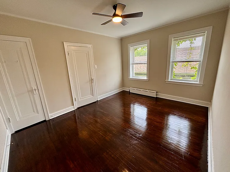 Medium bedroom 11x13.5