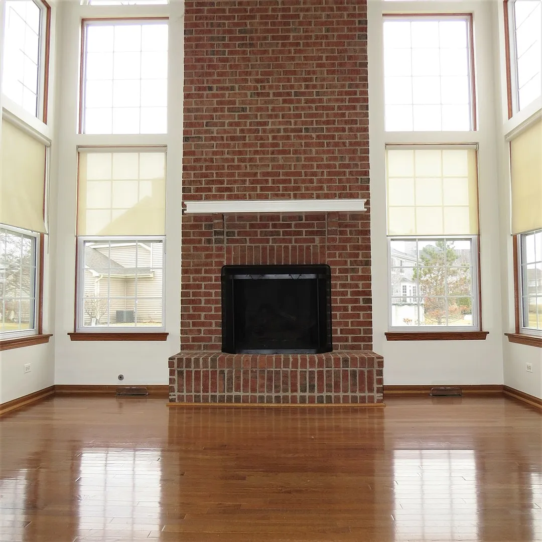 4 bed, 2.5 bath, 2711 sqft, $3,300 — Photo 2