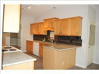 3rd image of 688 Alexandria Dr