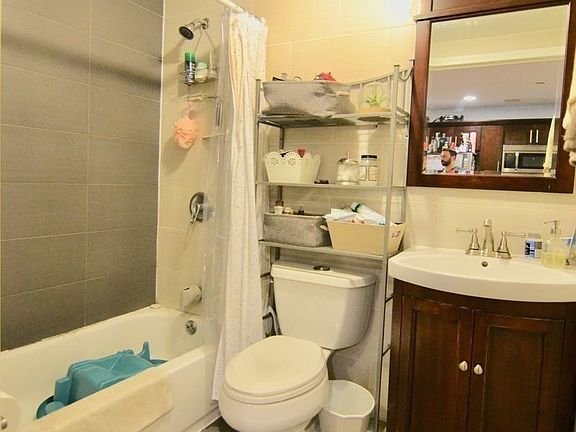 4th image of 148 Herkimer St APT 1