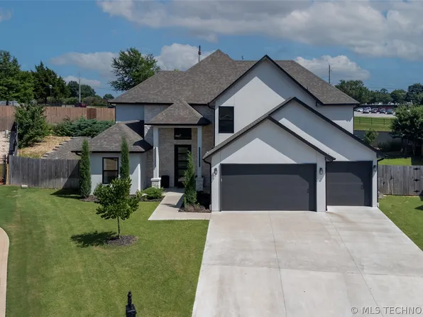 9248 E 80th Pl, Tulsa, OK 74133