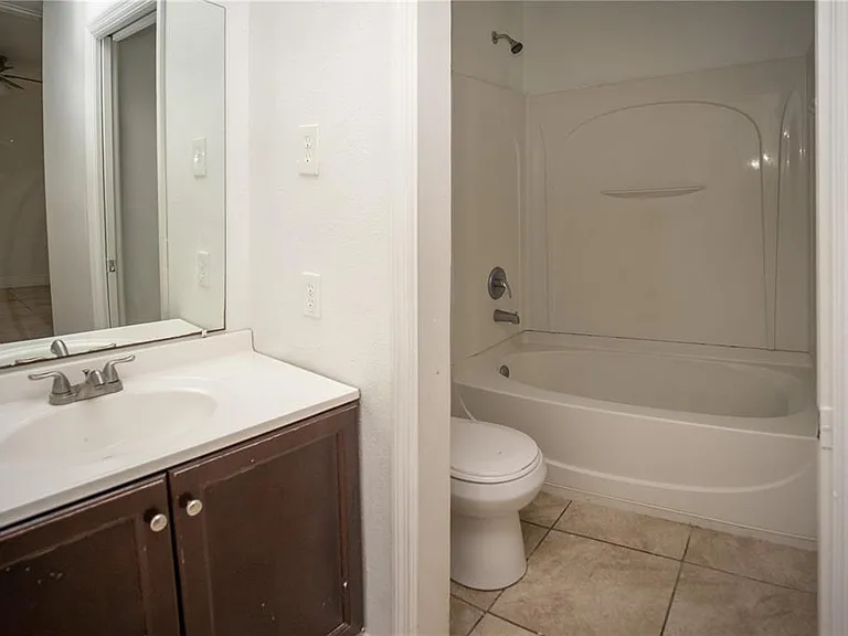 2814 Club Cortile Cir #A — Photo 11