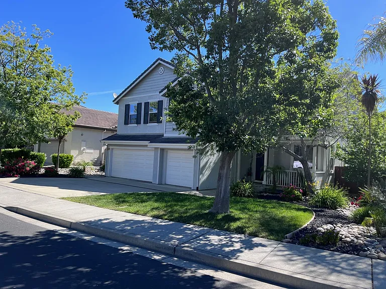 256 Putter Dr — Photo 2