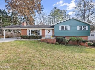 120 Cumberland View Dr, Oak Ridge, TN 37830