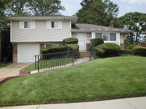 1st image of 10 Debora Dr