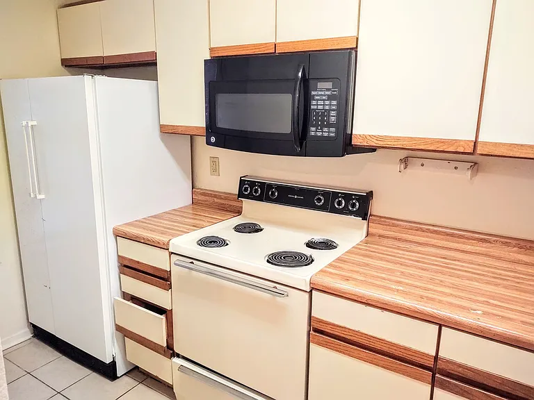 606 W Collins St — Photo 1