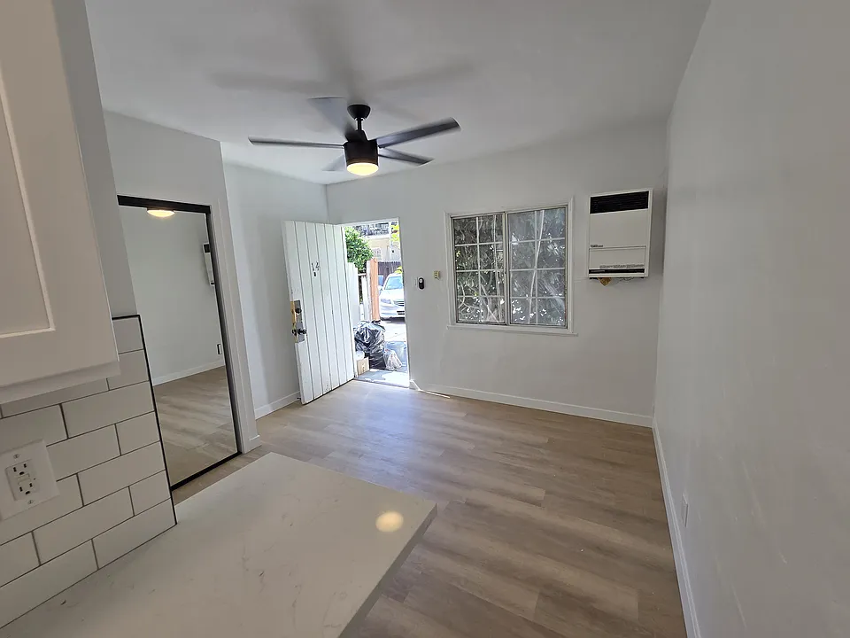 628 Veteran Ave #104
