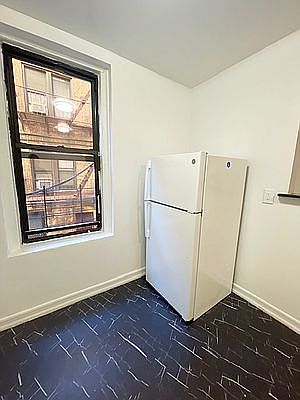 1st image of 605 E 16th St APT 1