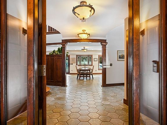 3rd image of 72 Meriam St