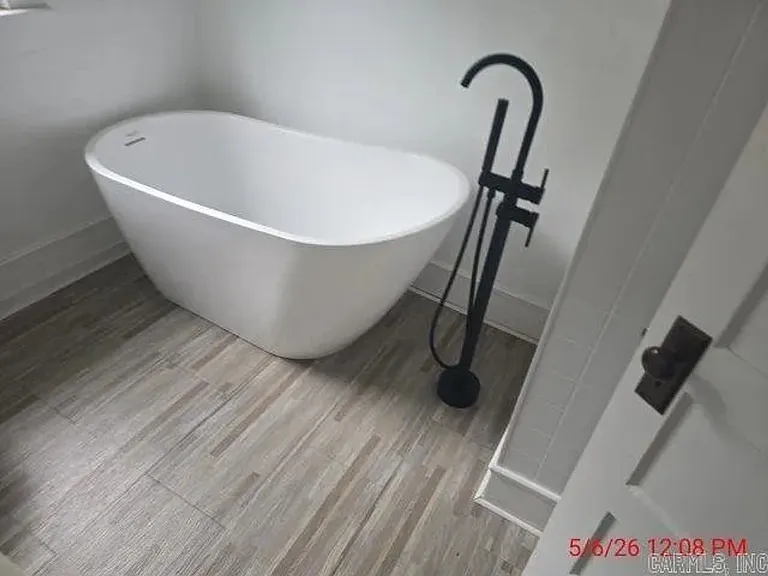 418 Newport Ave — Photo 6