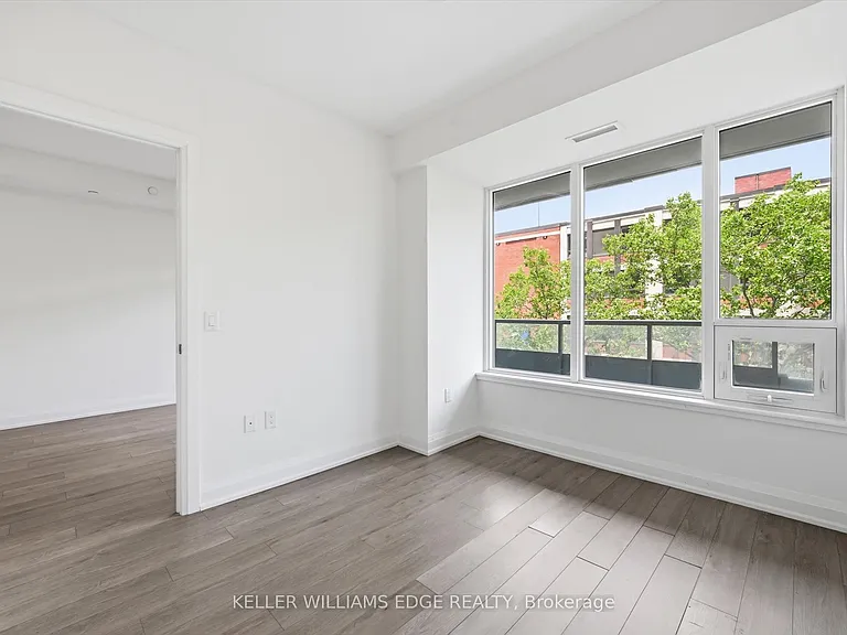 212 King William St E #418 — Photo 13