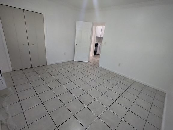 5th image of 545 Coral Way APT 11