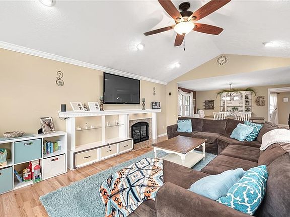 2nd image of 8436 Transit Ln