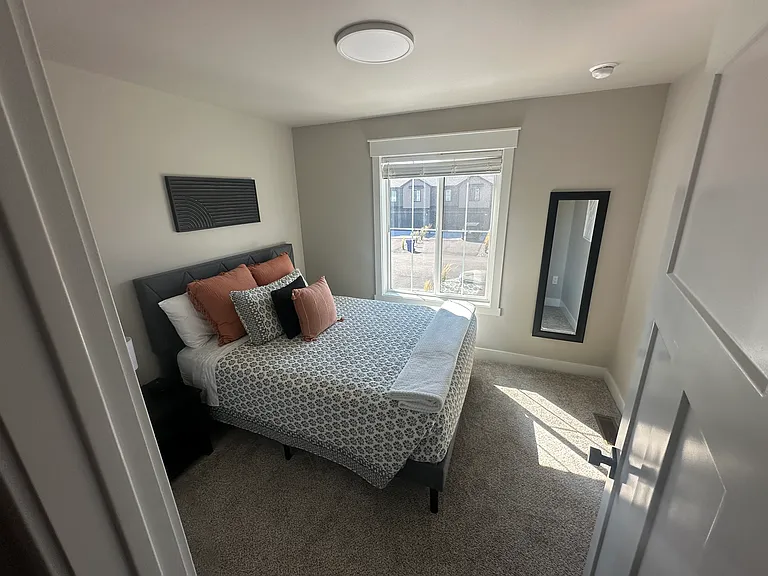 525 N 4th St #4 — Photo 11