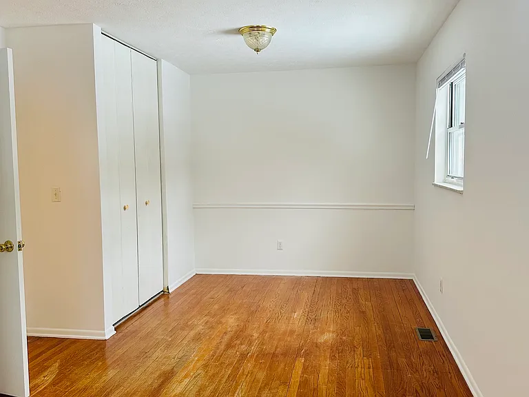 1119 W 8th St — Photo 10