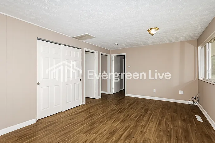 3 bed, 2.0 bath, 1404 sqft, $1,545 — Photo 3