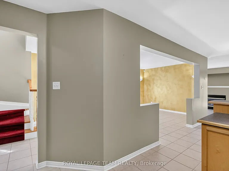 32 Riverstone Dr N — Photo 17