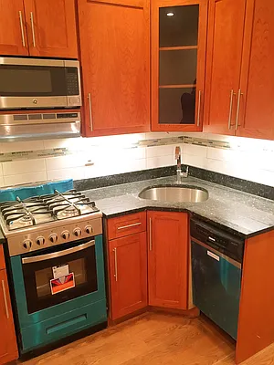 Rented by Rapid Realty Cobble Hill | media 38