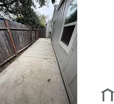 20 Lone Pine Ave — Photo 5