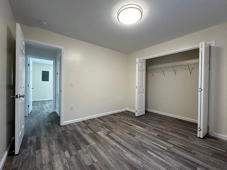 2301 Lakeland Dr — Photo 7
