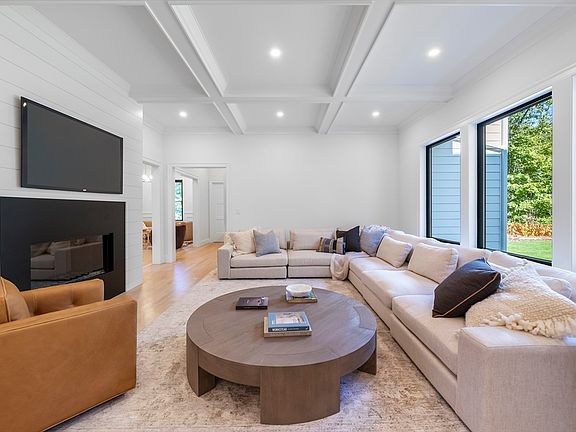 4th image of 92 Hill St