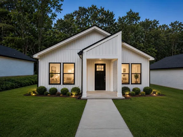 527 Poole St, Woodruff, SC 29388