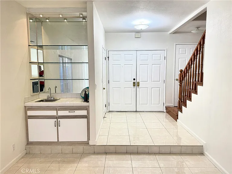 18319 Hart St #3 — Photo 3