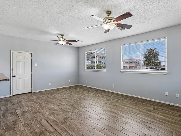 5709 Maco St — Photo 14