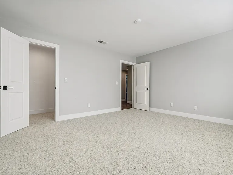 Skylark Apartments — Photo 30